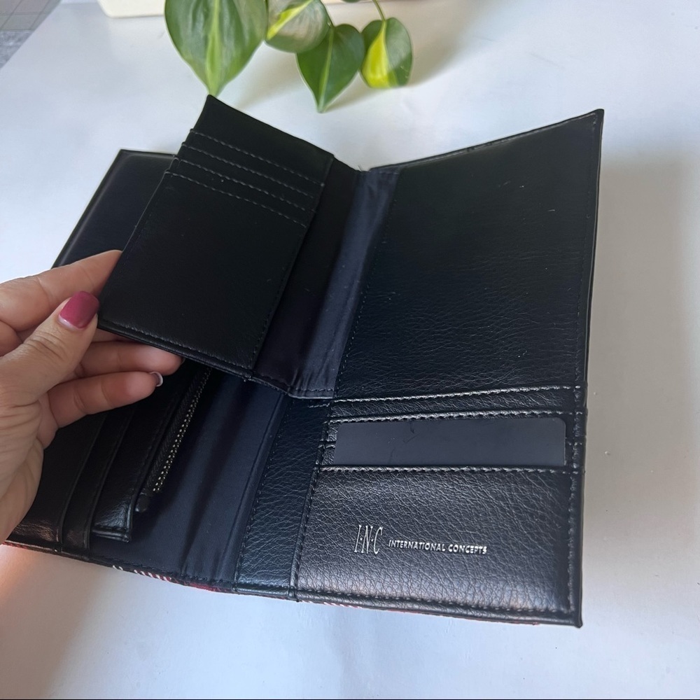 International Concepts Bifold Wallet - Picture 12 of 13
